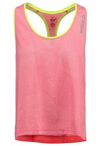 Débardeur de sport rose avec un motif géométrique texturé, dos nageur et accents jaune vif le long de l'encolure et des emmanchures.