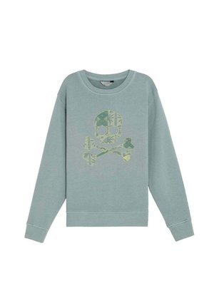 Sudadera de cuello redondo azul claro con mangas largas y gráfico frontal de una calavera con huesos cruzados rellenos con un patrón de palmeras.