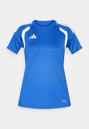 Camiseta deportiva azul hecha de tela transpirable, con acentos blancos en los hombros y el logo de Adidas en el pecho.