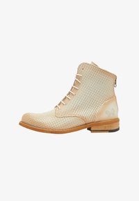 Selezionato, rock off white