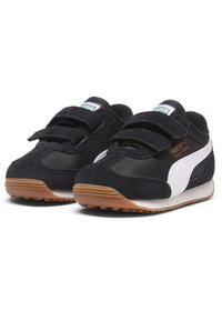 Schwarze Sneakers mit Obermaterial aus Wildleder und Textil, weißen Seitenstreifen, doppelten Klettverschlüssen und einer Gummisohle. Gepolsterter Schaft für Komfort.