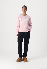 UGG MADELINE FUZZY LOGO CREW NECK - Sportska majica - ashen rose