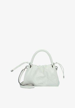 Bolso de mano de imitación cuero blanco acolchado con cierre de cordón, herrajes plateados y correa desmontable. Presenta una textura suave y asas redondeadas.