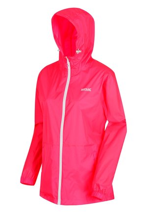 Felroze regenjas met capuchon, ritssluiting aan de voorkant, elastische manchetten en het "Regatta Great Outdoors" logo op de borst.