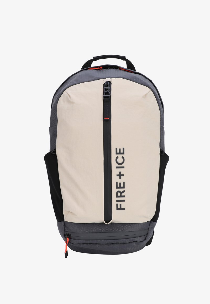 Lekki plecak z kremowym przodem, szarymi akcentami, dużym suwakiem i wyraźnym logo "FIRE+ICE". Posiada teksturowany materiał oraz boczne kieszenie.