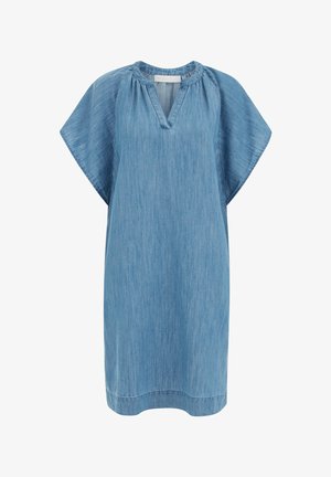Lichtblauwe denim jurk met korte mouwen, V-hals en een ontspannen, losse pasvorm, met een subtiel geplooid detail rond de halslijn.
