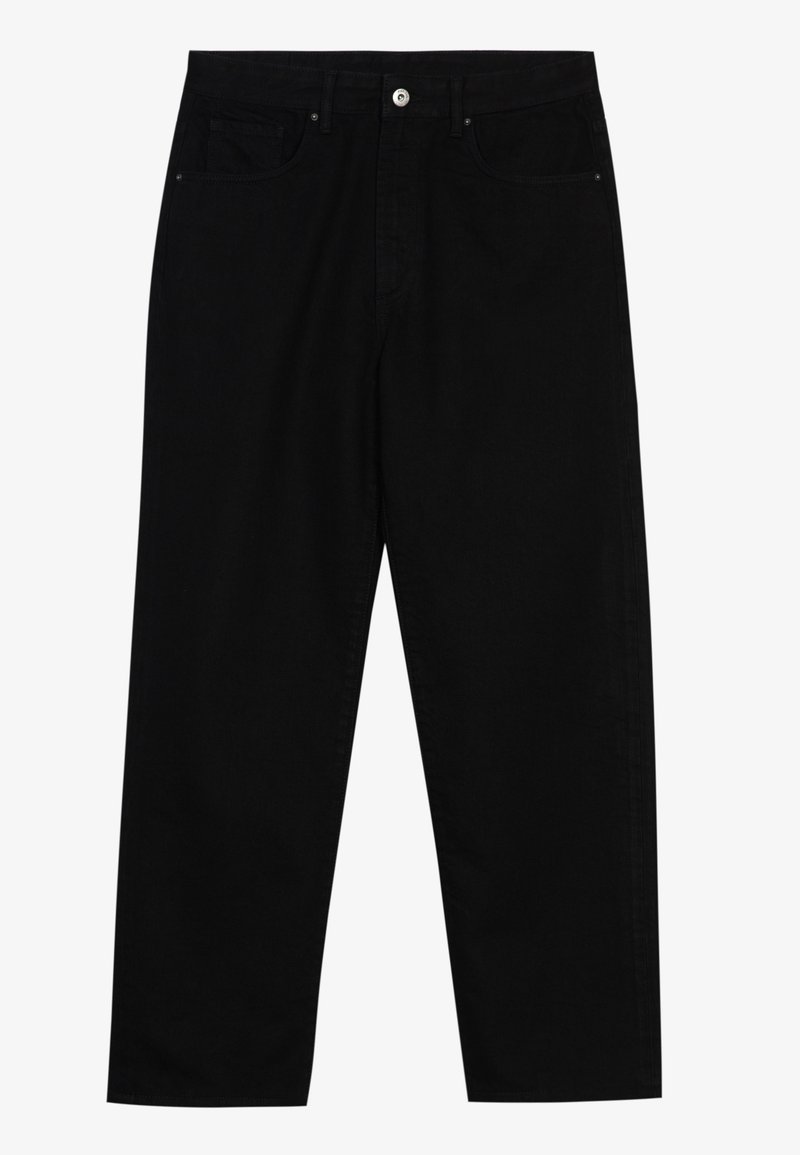 Mustad teksapüksid sirge lõikega, millel on kaks eesmist taskut, nööpidega suleklapp ja peened õmbluse detailid.