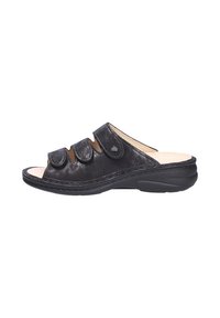Schwarze, offene Zehen-Slipper aus Leder, ausgestattet mit drei verstellbaren Riemen und einer strukturierten Innensohle auf einer gepolsterten, schwarzen Laufsohle.