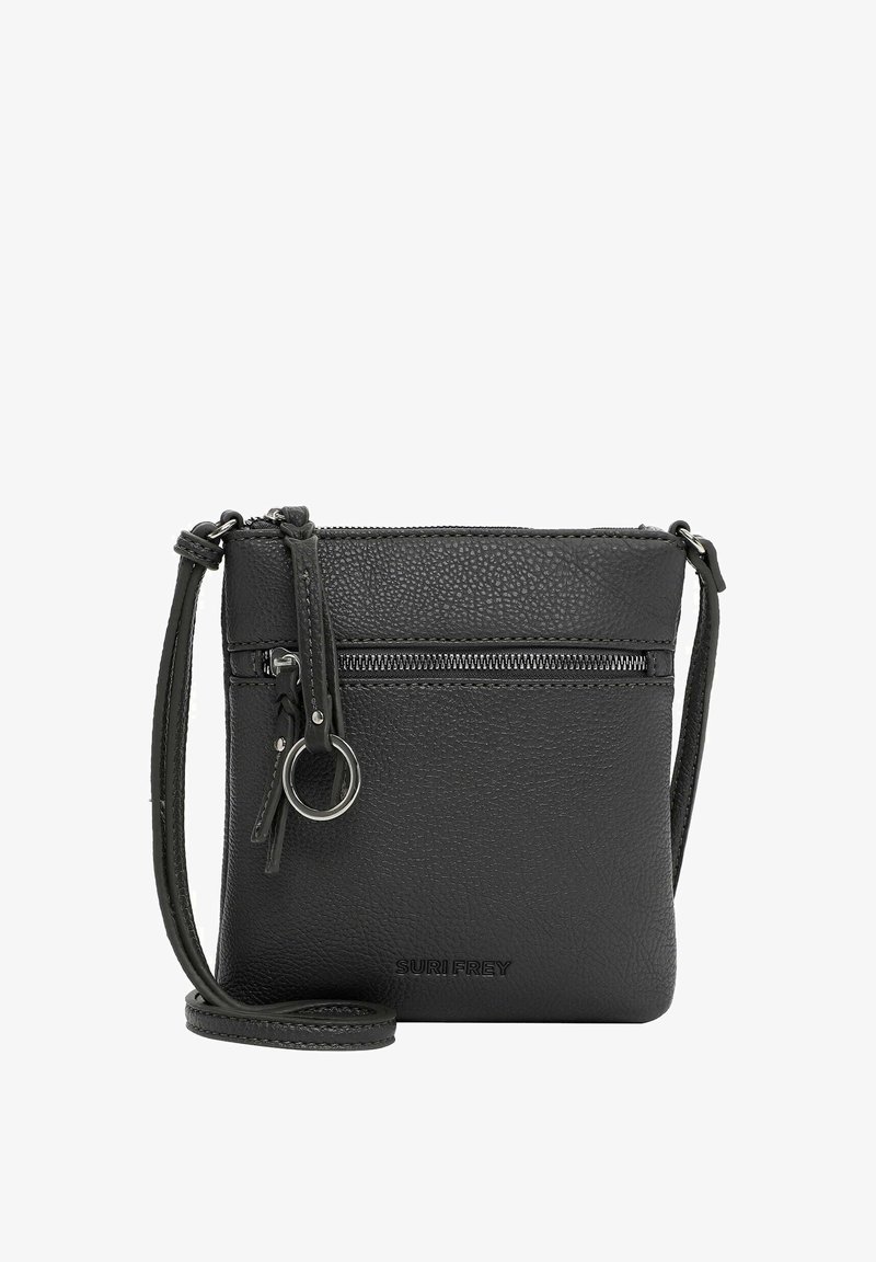 Borsa a tracolla nera in pelle con finitura testurizzata, tasca frontale con zip, lunga tracolla regolabile e dettagli metallici. Nome del marchio impresso sul davanti.