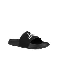 Sandalia slide negra con una amplia banda superior y un diseño de punta abierta. Presenta una suela texturizada y un logotipo blanco en la parte superior.