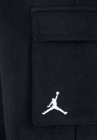 Jordan JORDAN - Pantalones cargo - black