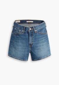 Jeansshorts i ljusblått, med en fyra-fickorsdesign, midjeband med bälteshällor och subtila blekningar. Klassisk knappstängning fram.