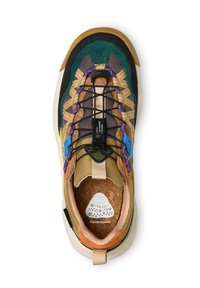 Mehrmaterial-Sneaker mit einer Mischung aus Grün, Braun und Orange, strukturierten Akzenten, einem einzigartigen Schnürsystem und einer Korkeinlage.