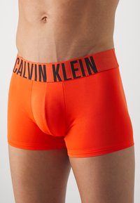 Calvin Klein Underwear TRUNK INTENSE POWER 3 PACK - Boxerbriefs - dazzling blue/grеy sky/cherry kiss
