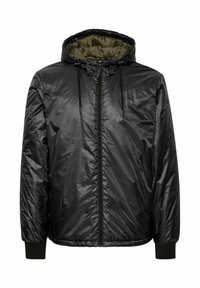 Schwarze gesteppte Jacke mit Kapuze, glänzendem Außenmaterial, elastischen Bündchen und kontrastierendem olivgrünem Futter. Vorderseitiger Reißverschluss.