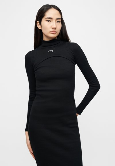 Μαύρο φόρεμα μακρυμάνικο με λαιμόκοψη ζιβάγκο και ριμπ υφή. Διαθέτει καμπυλωτό πάνελ με τη λέξη "OFF" κεντημένη σε λευκό. Εφαρμοστή σιλουέτα.