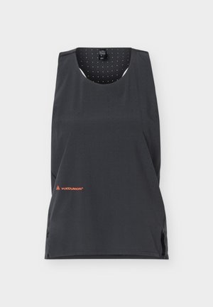 Canotta sportiva nera senza maniche con piccoli fori, scollatura rotonda e logo arancione "H.KOUMORI" sul lato inferiore sinistro.