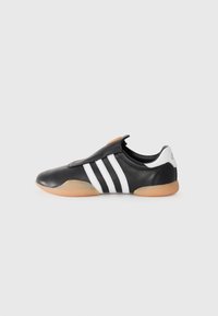 adidas Originals - TAEKWONDO MEI - Loafers - core black/ftwr white/gum Miniaturebillede 1