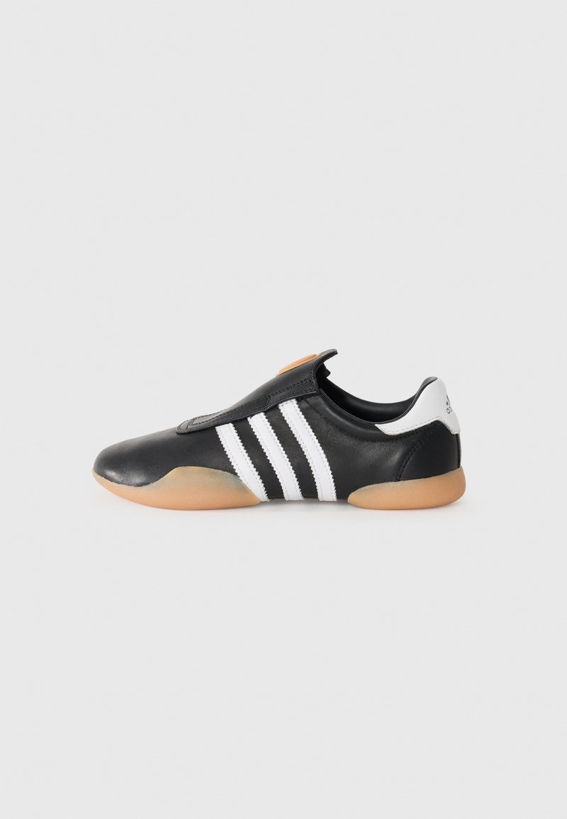 adidas Originals - TAEKWONDO MEI - Loafers - core black/ftwr white/gum, Forstør