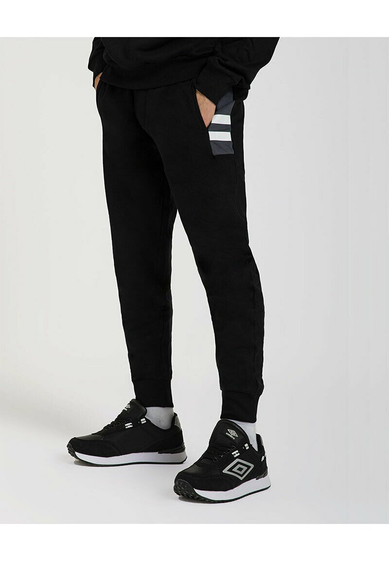 Umbro Tracksuit bottoms nero/black Zalando.de