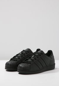 superstar weave grise