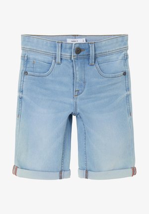 Lyseblå denimshorts med opsmøgede kanter, forreste knap, bæltestropper og fem-lomme-stil.