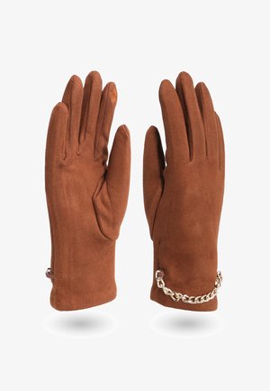 Guanti in suede marrone con una texture liscia, caratterizzati da un accento con catena dorata al polso. Design a cinque dita, forma sagomata.