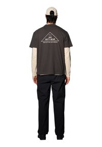 HALO T-shirts print - raven