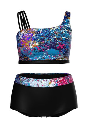 Tweedelig badpak met een abstract blauw, paars en roze patroon op het topje met dubbele zwarte en een enkele schouderband, en zwarte broekjes met een patroon op de tailleband.