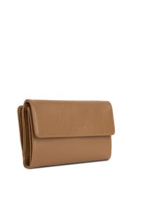 Portafoglio in pelle marrone chiaro con superficie testurizzata, dotato di chiusura a patta e logo goffrato discreto sul fronte.