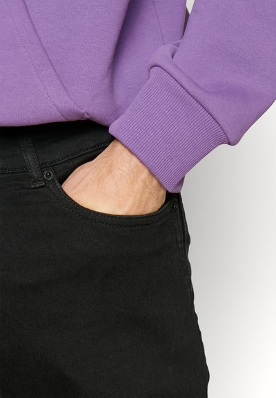 Won Hundred VIENNA - Pusa - patrician purple