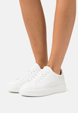 Avona Sneaker White