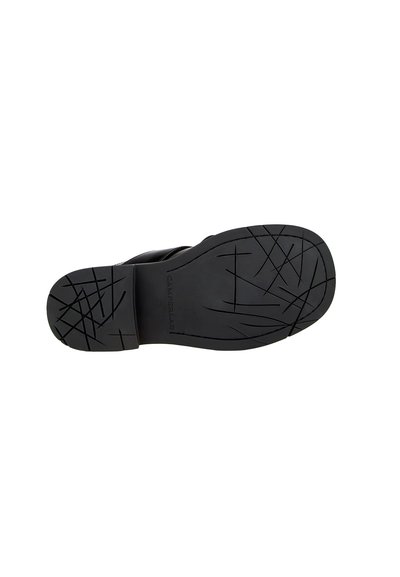 Semelle de chaussure noire avec un motif de bande de roulement en croisillons irréguliers et la marque "CamperLab" au centre.