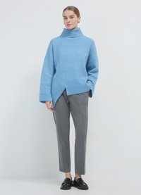 Calliope DOLCEVITA OVERSIZE ASIMMETRICA - Strickpullover - azzurro