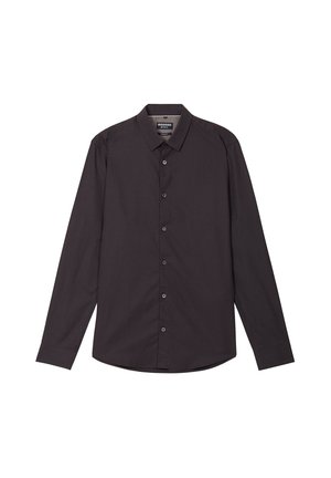 Camisa de manga larga abotonada en tela gris oscuro con una textura sutil, que presenta un cuello clásico y seis botones a juego en la parte delantera.