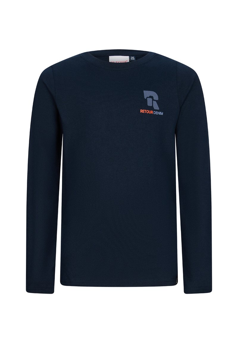 Granatowa koszula z długim rękawem z małym logo "Retour Denim" w kolorze białym i pomarańczowym na górnej lewej stronie klatki piersiowej.