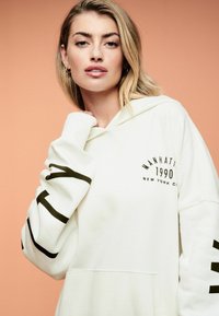 Next CITY GRAPHIC LONGLINE HOODIE - Džemperis ar kapuci - ecru white