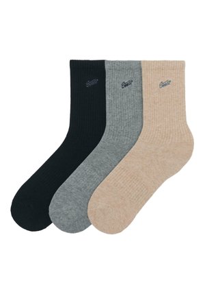Tri prstové ponožky v čiernej, šedej a béžovej farbe, každá s malým vyšívaným logom blízko horného lemu.