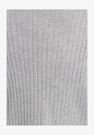 Szara, żeberkowana tkanina z pionowymi paskami, charakteryzująca się miękką teksturą i jednolitym wzorem w całym materiale.