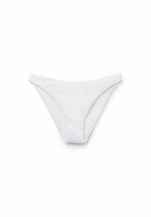 Hvide sømløse bikiniunderdele med mellemhøj talje og glat stoffinish, lagt fladt på en hvid baggrund.