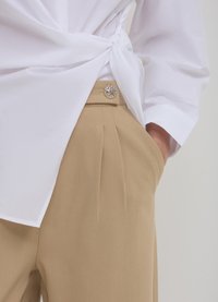 Calliope LUNGO BOTTONE - Pantaloni - beige