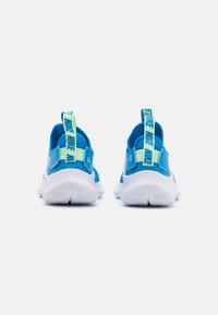 Nike Performance FLEX RUNNER 3 - Tenisice za cestovno trčanje - photo blue/vapor green