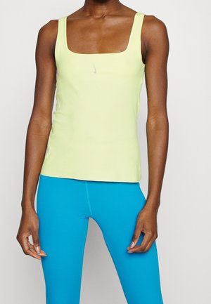 Nike Performance, T-shirt de sport - yellow
