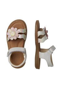 Sandalias blancas con un acento de flor rosa, correas sintéticas y una plantilla texturizada. Presenta una correa ajustable y una suela flexible.