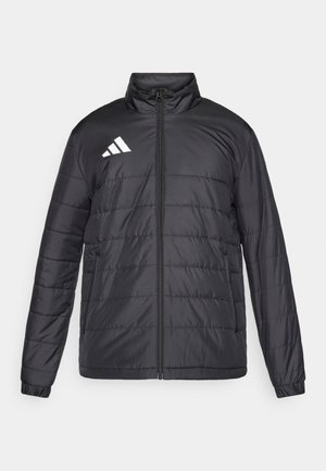 Giacca imbottita nera con collo alto, chiusura con cerniera e motivo trapuntato orizzontale. Presenta un logo Adidas bianco sul petto sinistro.