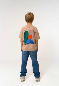 The New PAVEL TEE - Apdrukāts T-krekls - humus