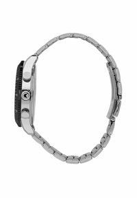 Orologio in acciaio inossidabile con lunetta nera, dotato di un bracciale metallico argento, cassa rotonda e pulsanti prominenti sul lato.