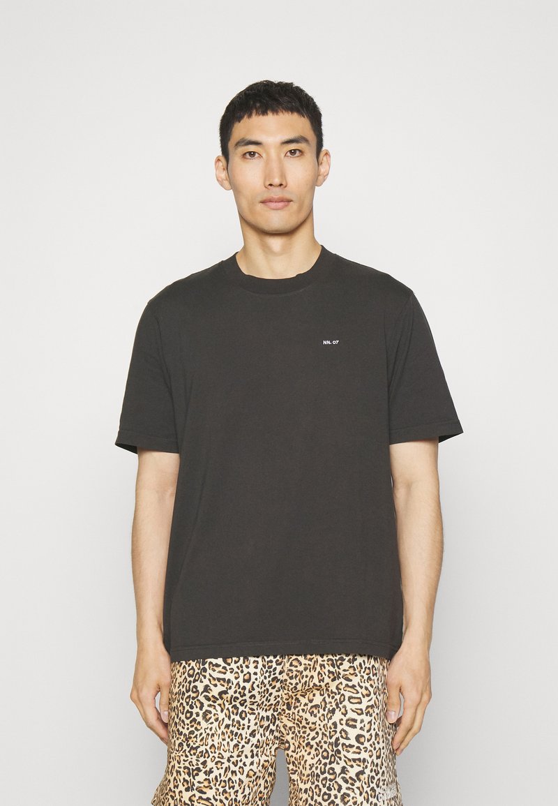 NN.07 - ADAM   - T-shirt basique - black, Agrandir