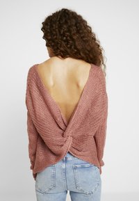 Missguided Petite Strickpullover - pink