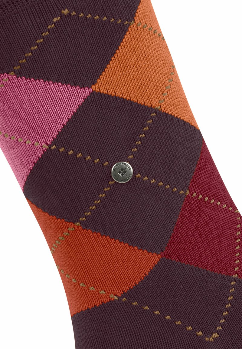 Chaussette à motifs multicolores présentant des formes en diamant dans des nuances de rose, orange, violet et bordeaux, avec des coutures décoratives et un logo en métal.